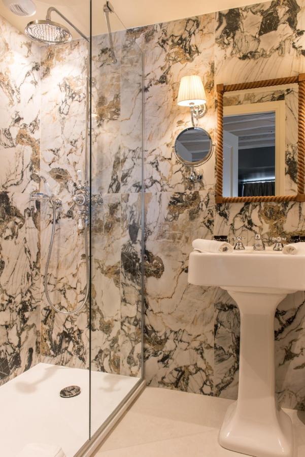 Hotel Fougere Paris Bagian luar foto